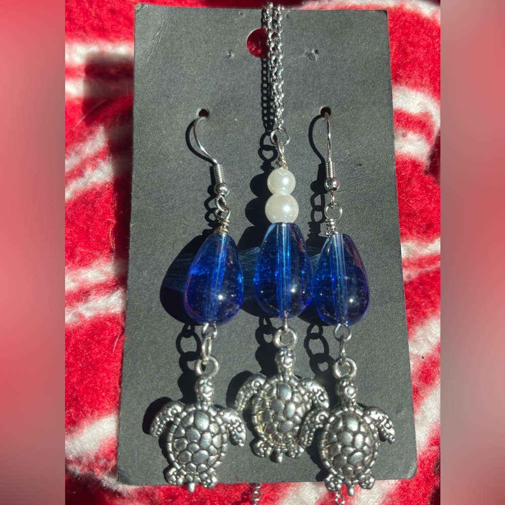 sea turtle jewelry set :)